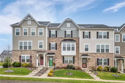 1004 Adair Ave, Valencia, PA 16059