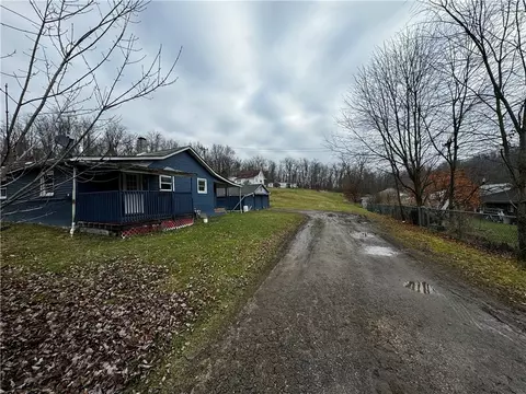 6 Oak St, Eighty Four, PA 15330