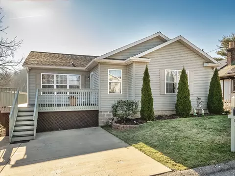 18 Crest Dr, Indianola, PA 15051