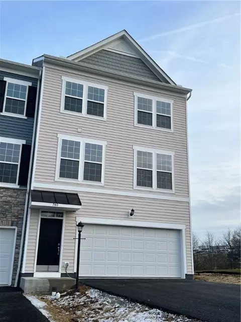 740 Olivia St, Pittsburgh, PA 15205