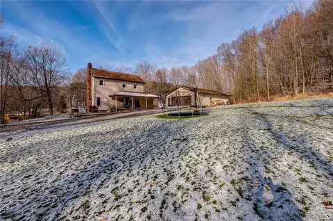4249 Hollow Rd, New Castle, PA 16101