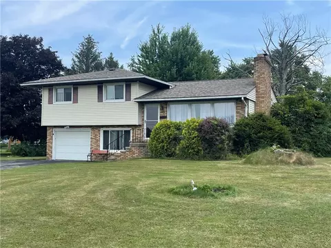 2402 Anne Dr, New Castle, PA 16105