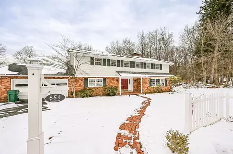 654 Oakhill Ln, Greensburg, PA 15601