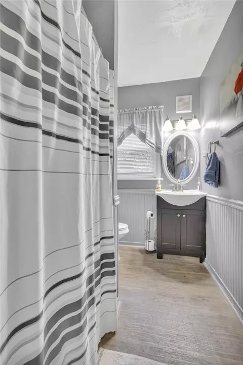 Bath - 209 8th St, Monaca, PA 15061 photo 2 of 2