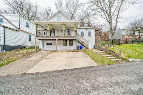 2985 Sebolt Rd, South Park, PA 15129
