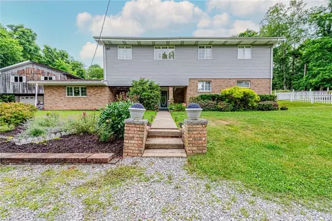 300 Deems Park Rd, Daisytown, PA 15427