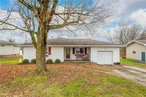 216 S Pine St, Carmichaels, PA 15320