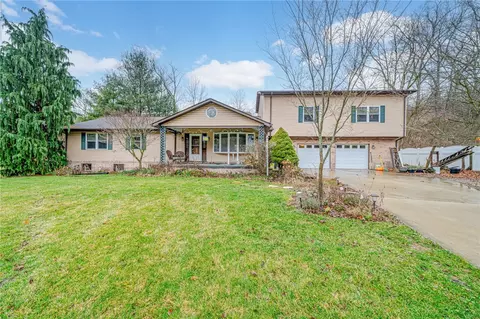 123 Hooks Ln, Canonsburg, PA 15317