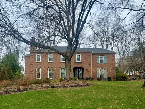 1481 Redfern Dr, Pittsburgh, PA 15241