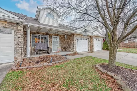 127 Cambria Hill Dr, Tarentum, PA 15084