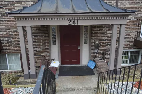 241 Coxcomb Hill Rd #25, New Kensington, PA 15068