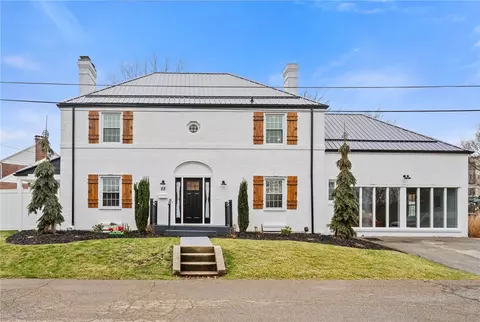 22 Frankford Ln, New Kensington, PA 15068