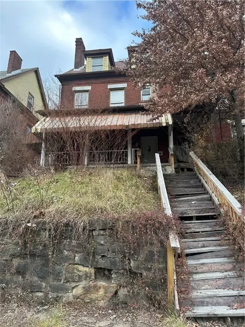 648 Airbrake Ave, Wilmerding, PA 15148
