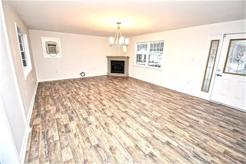 Living - 1 Oak Ln, Eighty Four, PA 15330 photo 1 of 3