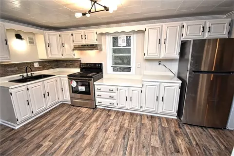 Kitchen - 1 Oak Ln, Eighty Four, PA 15330 photo 1 of 3