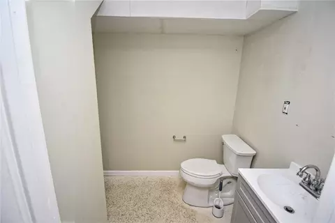 Bath - 1 Oak Ln, Eighty Four, PA 15330 photo 2 of 2