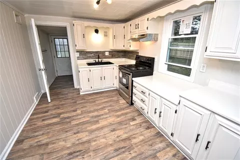 Kitchen - 1 Oak Ln, Eighty Four, PA 15330 photo 2 of 3