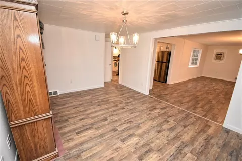 Living - 1 Oak Ln, Eighty Four, PA 15330 photo 2 of 3