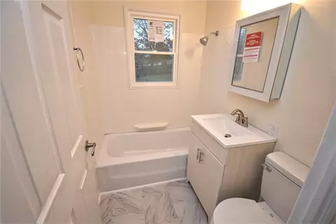 Bath - 1 Oak Ln, Eighty Four, PA 15330 photo 1 of 2