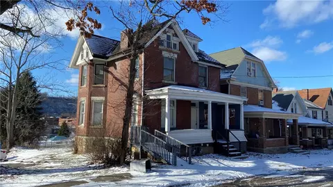 869 Kenneth, New Kensington, PA 15068
