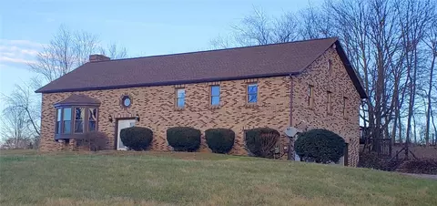 132 Purvis Rd, Butler, PA 16001