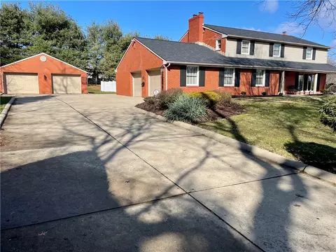 821 Jonathan Dr, Bethel Park, PA 15102