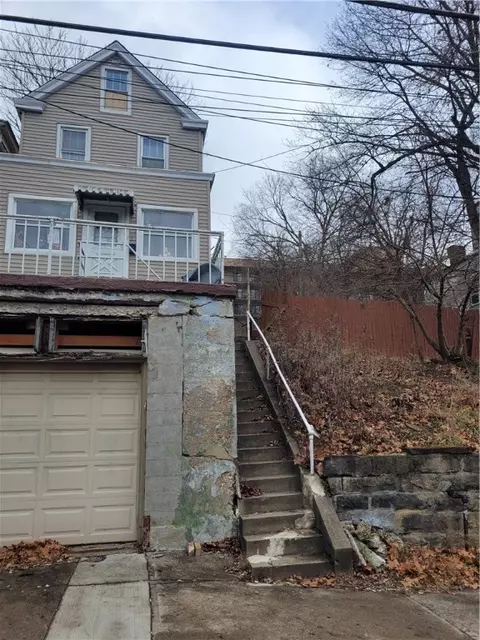 73 Greenbush St, Pittsburgh, PA 15211