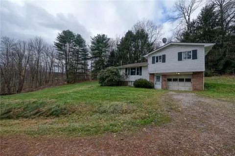 145 Waters Dr, Hookstown, PA 15050
