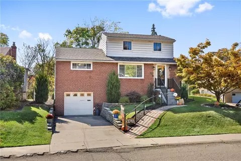 2241 Old Oak Dr, Pittsburgh, PA 15220