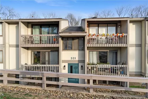 321 Ridge Point Cir #33B, Bridgeville, PA 15017