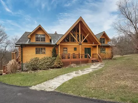 2009 Conley Ln, Tarentum, PA 15084