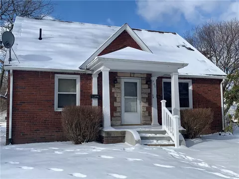860 Sherman Ave, Sharon, PA 16146