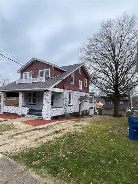 6 S South 7th St, Youngwood, PA 15697
