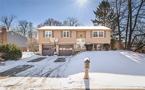 2157 Cayuga Dr, Pittsburgh, PA 15239
