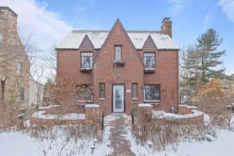 170 Mohawk Dr, Pittsburgh, PA 15228