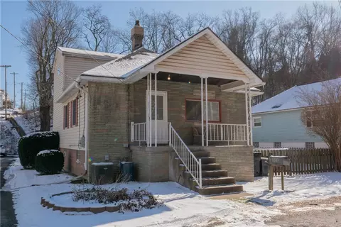 509 Thorn Hollow Dr, Coraopolis, PA 15108