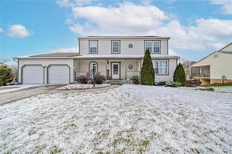 560 Peregrine Dr, North Huntingdon, PA 15642