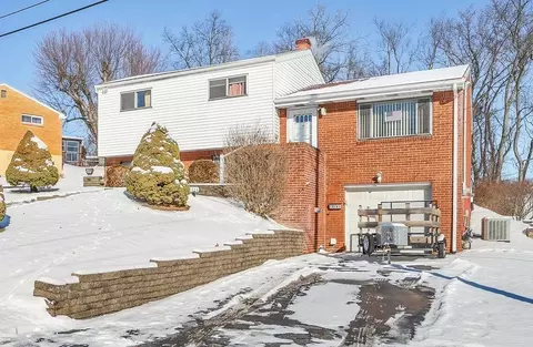 14161 Wayne Dr, Irwin, PA 15642