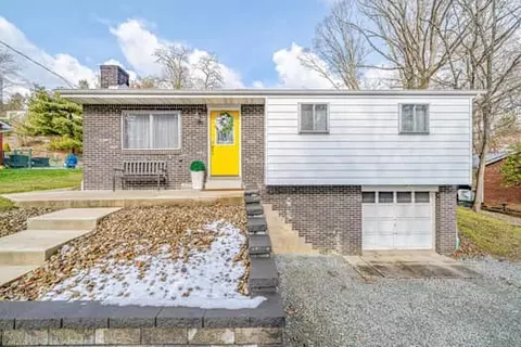 11131 Wren Dr, Irwin, PA 15642