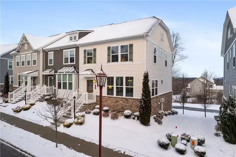 319 Cross Creek Dr, Cranberry Township, PA 16066
