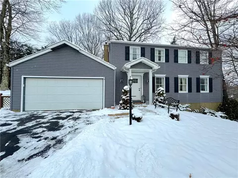 19 Greenview Dr, Jeannette, PA 15644