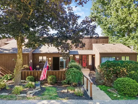 220 Lakeview Ct, Washington, PA 15301
