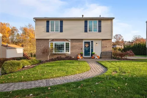 1115 Crestwood Dr, North Huntingdon, PA 15642