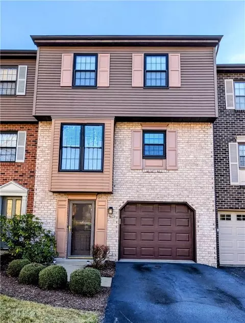 7340 Beacon Hill Dr, Pittsburgh, PA 15221