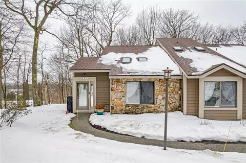 1554 Snowfield Dr, Hidden Valley, PA 15502