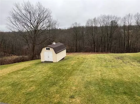 128 Cedar Ridge Dr, Monaca, PA 15061 photo 2