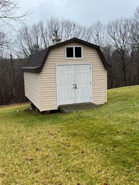 128 Cedar Ridge Dr, Monaca, PA 15061 photo 3