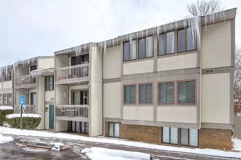 323 Ridge Point Cir #14, Bridgeville, PA 15017
