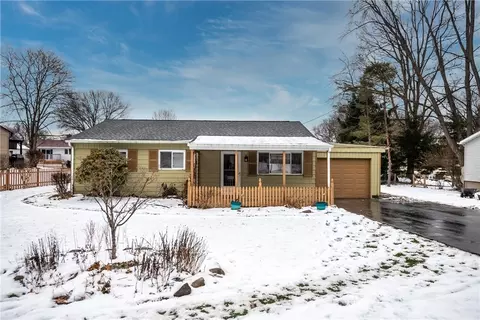 1545 Idaho St, Hermitage, PA 16148