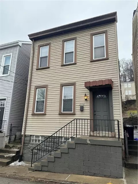 2102 Straubs Ln, Pittsburgh, PA 15212